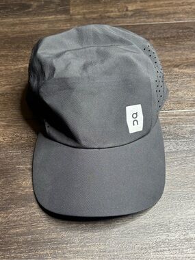On Running Black Lightweight Hat Cap